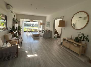 Casa · 180m² · 4 Ambientes · 1 Cochera · Casa en Alq. Temporario en Santa Barbara, Tigre, G. B. a. Zona Norte