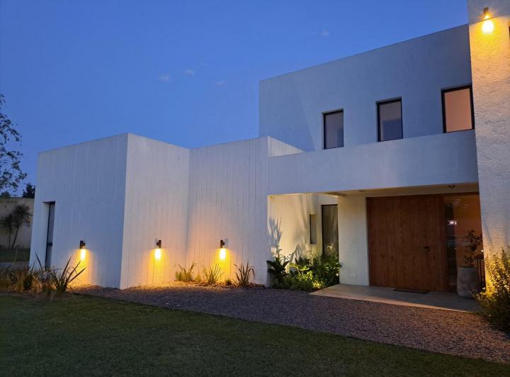 Casa · 436m² · 7 Ambientes · 3 Cocheras