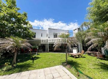 Casa · 215m² · 4 Ambientes · 1 Cochera · Casa Chalet en Alquiler en Las Glorietas, Nordelta, Tigre