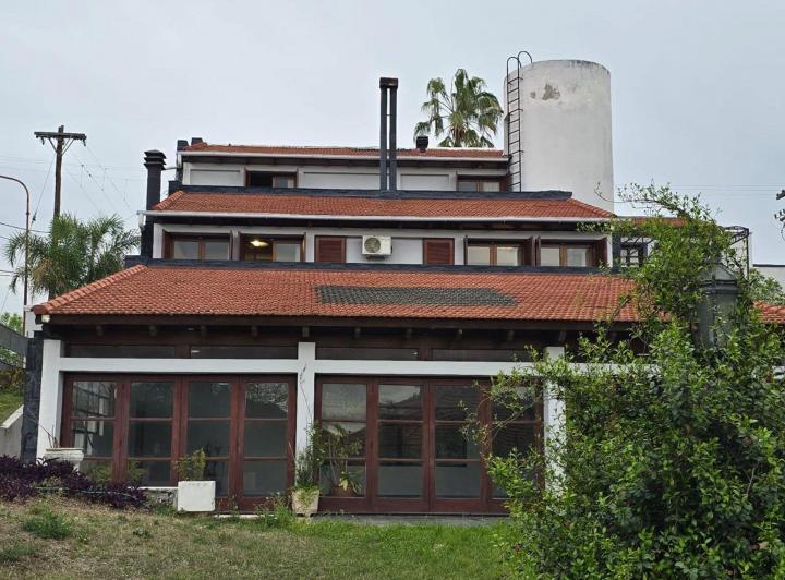 Casa · 633m² · 10 Ambientes · 4 Cocheras