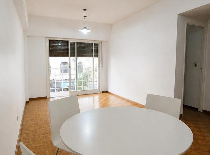 Departamento de 2 Ambientes con Balcón y Estacionamiento en Colegiales