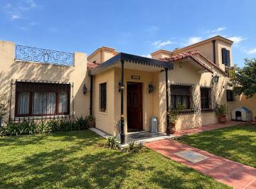 Casa · 250m² · 7 Ambientes · 1 Cochera · Casa en Ciudad Jardin del Palomar