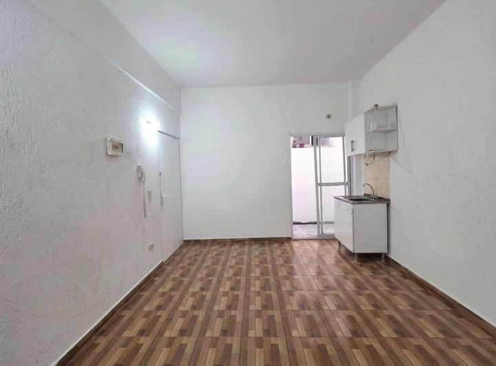 Venta Dpto. Monoambiente C/ Patio en P. Chacabuco