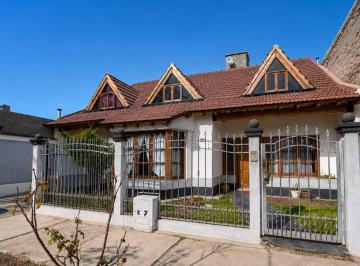 Casa · 221m² · 5 Ambientes · 2 Cocheras · Venta Casa Tunuyán