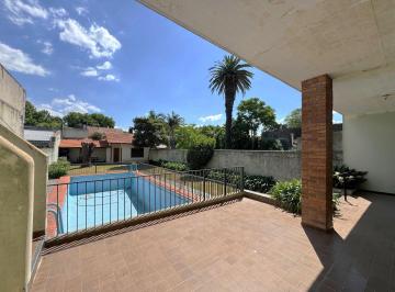 Casa · 347m² · 7 Ambientes · 2 Cocheras · Casa 7 Ambientes Venta Adrogue Jardin y Pileta