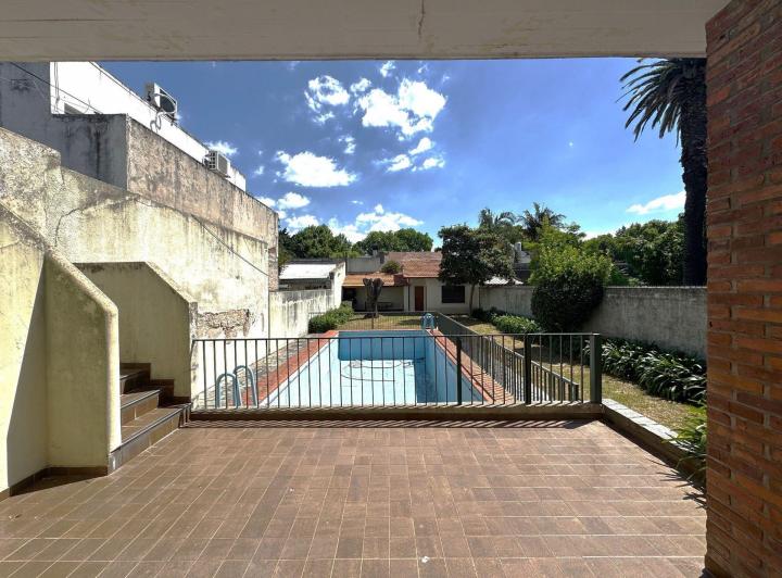 Casa · 347m² · 7 Ambientes · 2 Cocheras