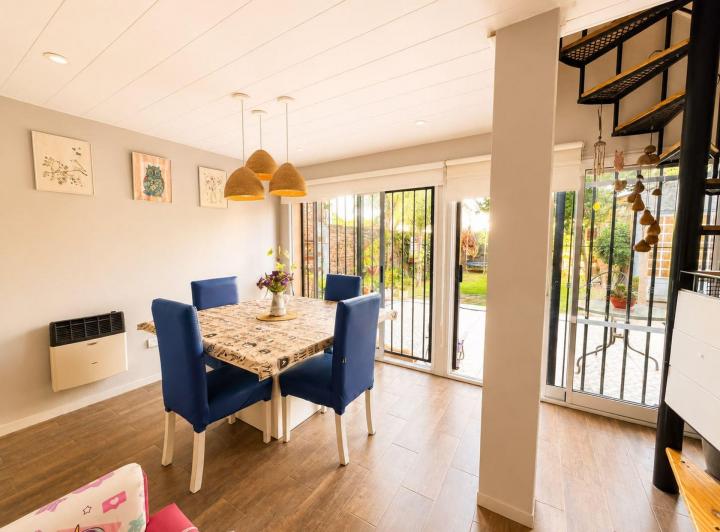 Casa · 300m² · 4 Ambientes · 2 Cocheras