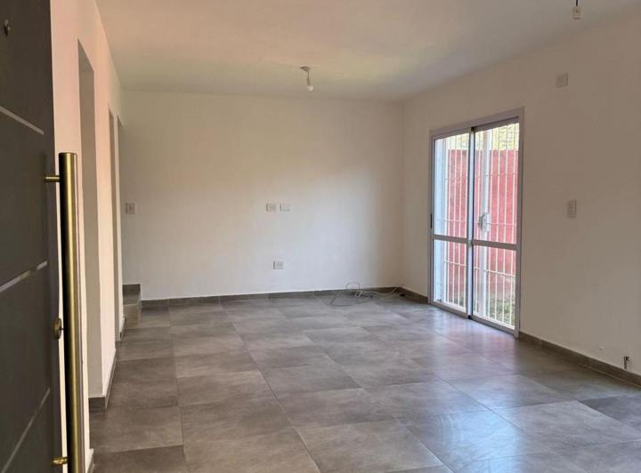 Casa · 92m² · 5 Ambientes · 1 Cochera