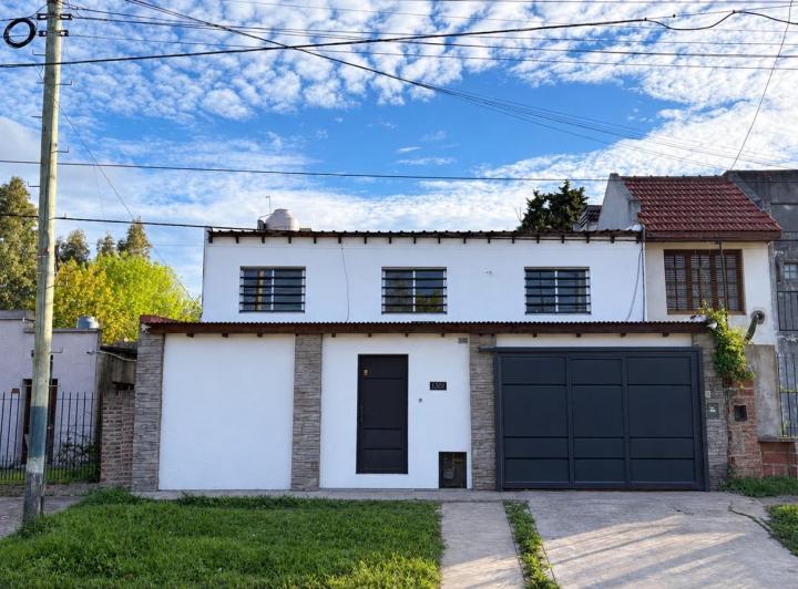 Casa · 350m² · 5 Ambientes · 2 Cocheras