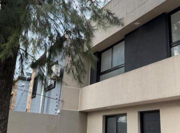 Casa de 3 ambientes, Hurlingham · Casa de 77 m² con 1 Dormitorio en Venta en Villa Tesei