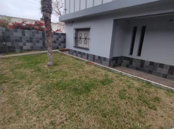 Casa · 213m² · 8 Ambientes · 3 Cocheras · Casa en Venta – Villa Regina, Apta Crédito