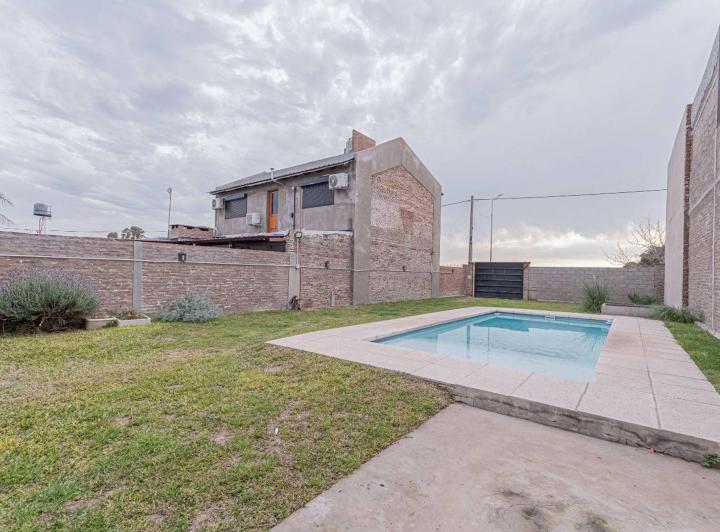 Casa · 115m² · 2 Ambientes · 2 Cocheras