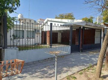 Casa · 120m² · 5 Ambientes · 1 Cochera · Venta de Casa 3 Dorm. en Barrio Cabildo