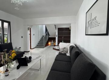 Casa · 316m² · 10 Ambientes · 1 Cochera · Se Vende Casa Premium Zona Alta, Financiable