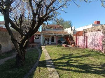 Casa · 180m² · 4 Ambientes · 3 Cocheras · Venta Casa 4 Ambientes Villa Luzuriaga Parque