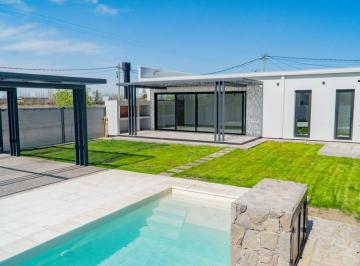 Casa de 4 ambientes, San Rafael · Casa de Lujo a Estrenar en Barrio Alto Paredes | 3 Dorm. + Piscina