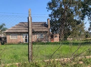 Casa · 80m² · 3 Ambientes · 1 Cochera · Casa en Colastine con Bajada Al Rio