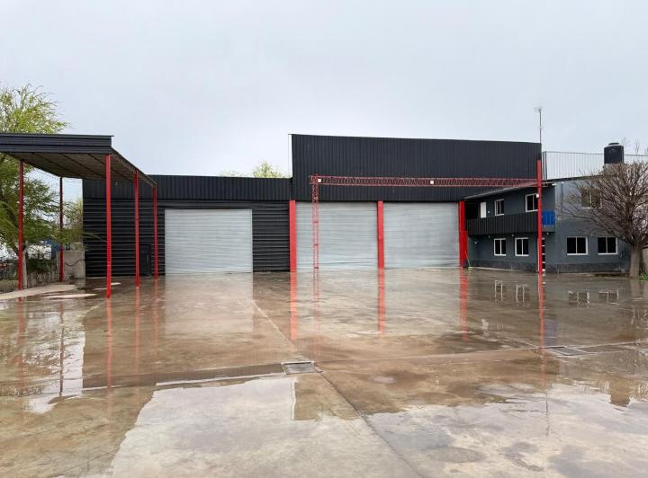 Bodega-Galpón · 875m² · 44 Ambientes