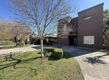 Casa · 195m² · 6 Ambientes · Casa en Venta en El Lucero