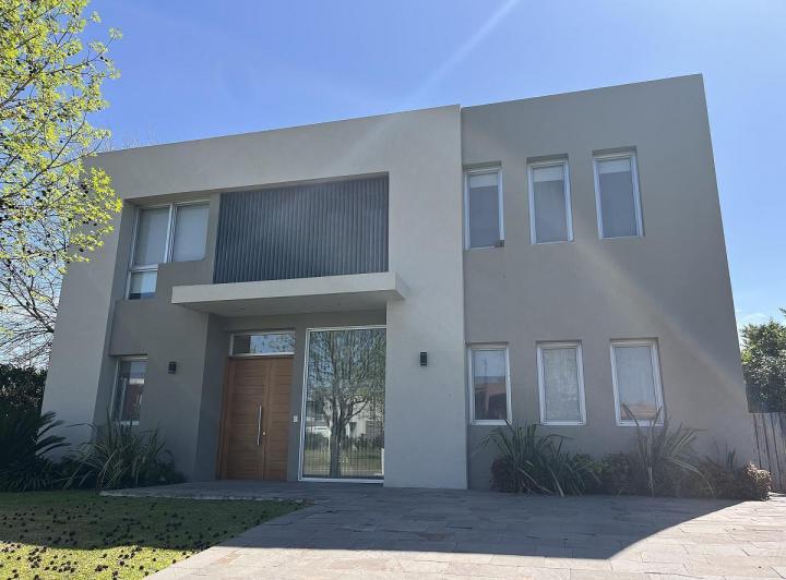 Casa · 280m² · 5 Ambientes