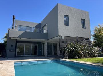 Casa · 288m² · 6 Ambientes · 1 Cochera · Excelente Casa en Venta en Ayres Plaza