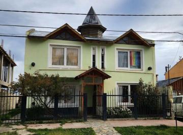 Casa · 140m² · 6 Ambientes · Venta de Casa 3 Dorm. - B° Malvinas