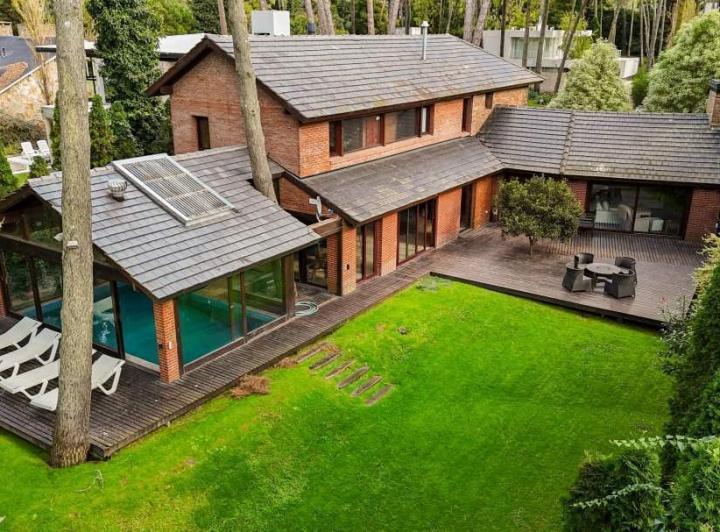 Casa · 350m² · 7 Ambientes