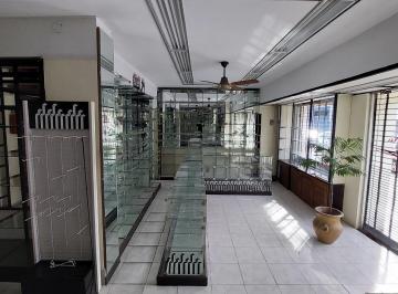 Local comercial · 96m² · 3 Ambientes · Local en Alquiler
