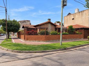 PH de 4 ambientes, General San Martín · PH en Esquina Tipo Casa de 4 Ambientes en Excelente Ubicación de San Andrés. Apto Credito.