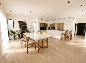 Casa · 140m² · 4 Ambientes · 1 Cochera · Casa a Estrenar en La Alameda | 4 Amb + Piscina + Lote 700 m²