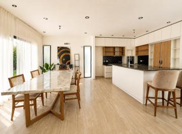 Casa · 140m² · 4 Ambientes · 1 Cochera · Casa a Estrenar en La Alameda | 4 Amb + Piscina + Lote 700 m²
