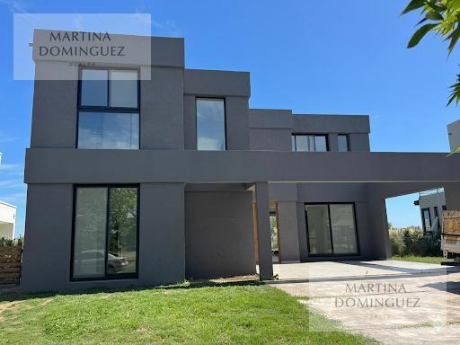 Casa · 195m² · 3 Dormitorios · 2 Cocheras