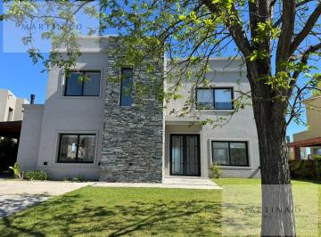 Casa · 280m² · 6 Ambientes · 7 Cocheras · Casa en Venta - El Canton - 4 Dorm. - Jardin - Pileta - Escobar
