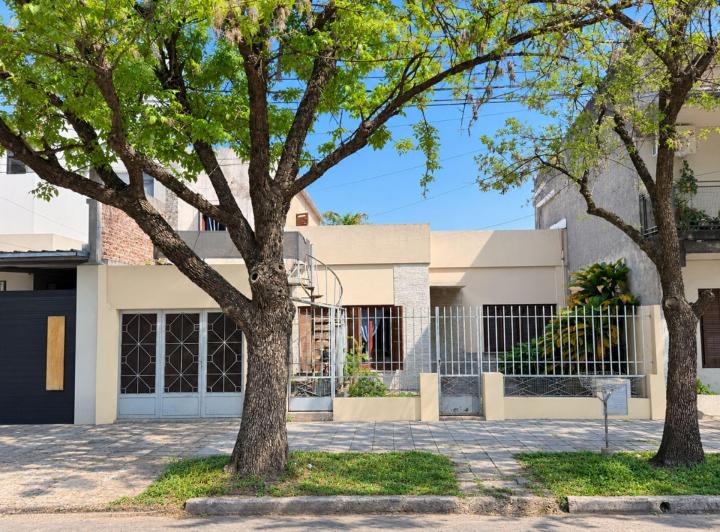 Casa · 129m² · 7 Ambientes · 1 Cochera