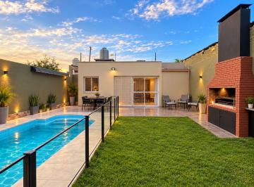 Casa · 140m² · 6 Ambientes · 1 Cochera · Venta de Casa - Guaymallen Mendoza.