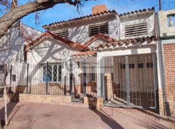 Casa · 200m² · 10 Ambientes · 1 Cochera · Venta Propiedad Ciudad Calle Rodriguez Casi Moldes 3 Dorm 2 Bñ, Patio Churas Cochera