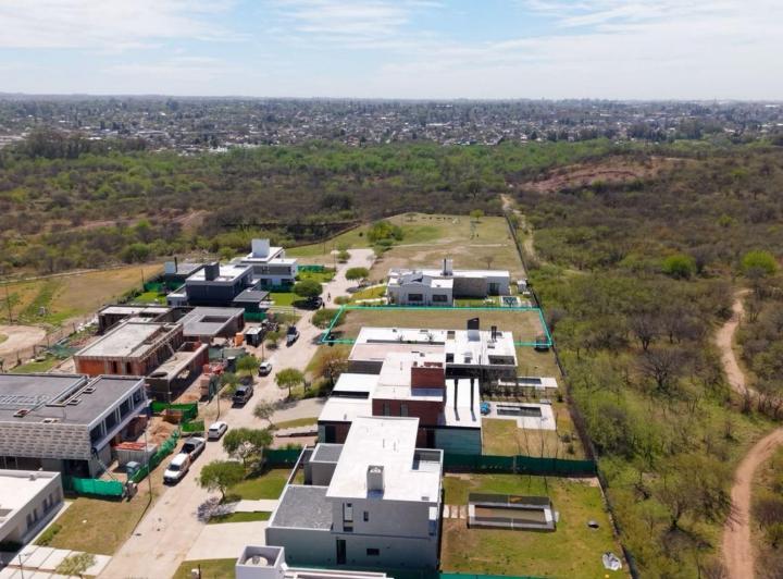 Terreno · 830m²