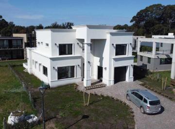 Casa · 270m² · 4 Dormitorios · 2 Cocheras · Venta Casa 5 Amb Rumenco Joven. L 128