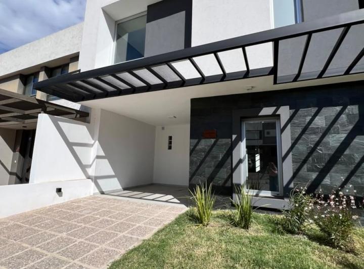 Casa · 130m² · 5 Ambientes · 1 Cochera