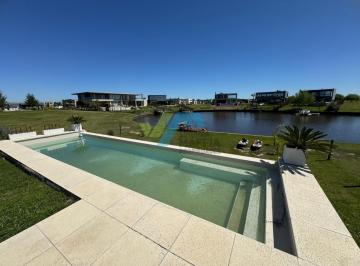 Casa · 200m² · 5 Ambientes · 1 Cochera · Moderna Casa con Pileta Al Rio - Naudir Aguas Privadas Etapa 2