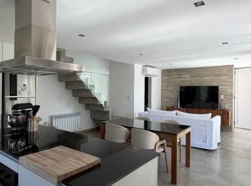 Casa · 139m² · 5 Ambientes · 2 Cocheras · Casa en Venta 3 Dorm., Housing La Carolina Village Zona Norte Cordoba