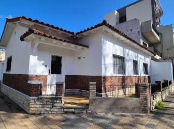 Casa · 95m² · 4 Ambientes · 1 Cochera · Casa en Venta en Santos Lugares, Tres de Febrero, G. B. a. Zona Oeste