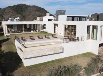 Casa · 382m² · 8 Ambientes · 2 Cocheras · Casa en Venta Los Milagros Santa Rosa de Calamuchita a Estrenar