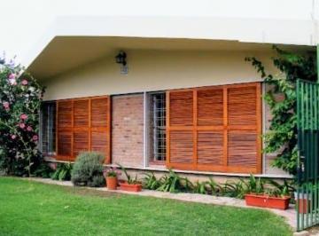 Casa · 275m² · 6 Ambientes · 4 Cocheras · Casa 3 Dorm. Villa Centenario