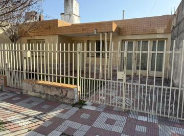 Casa · 154m² · 7 Ambientes · 1 Cochera · Casa en Yofre Sud