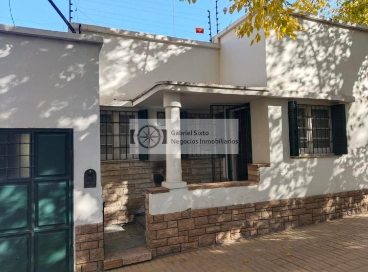 Casa · 160m² · 8 Ambientes · 1 Cochera