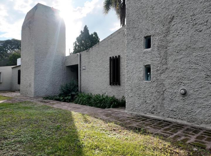 Casa · 220m² · 6 Ambientes · 2 Cocheras