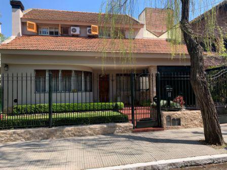 Casa · 7 Ambientes · 1 Cochera