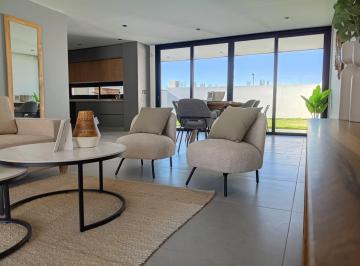 Casa · 300m² · 6 Ambientes · 2 Cocheras · Casa en Venta Campo Chico Urbanización Residencial