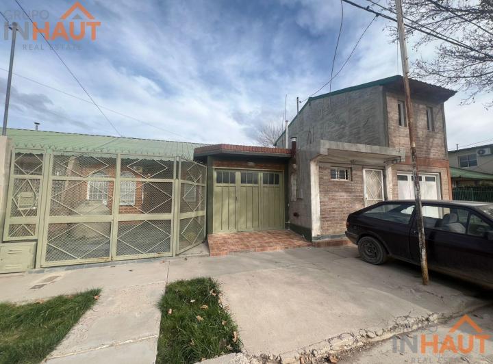 Casa · 200m² · 2 Dormitorios · 1 Cochera